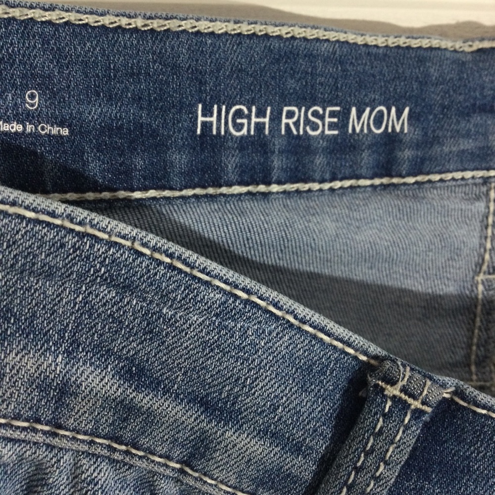 High Rise Mom Jeans - Picture 4 of 5